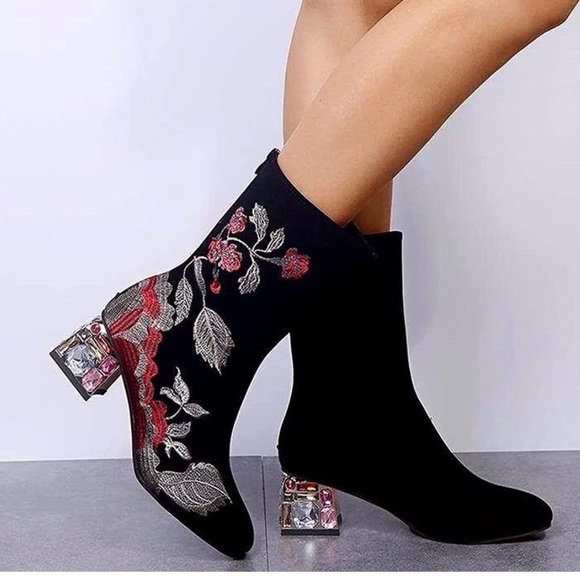 SHEIN Shoes - NWOT - Embroidered Faux Suede Ankle Boots (US 7)